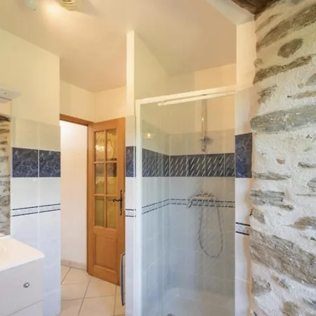 Дом отдыха Newly Renovated With Panoramic Landscape View Jacuzzi & Billiard Leynhac