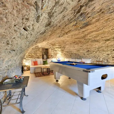 Дом отдыха Newly Renovated With Panoramic Landscape View Jacuzzi & Billiard