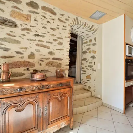 Newly Renovated With Panoramic Landscape View Jacuzzi & Billiard Дом отдыха Leynhac