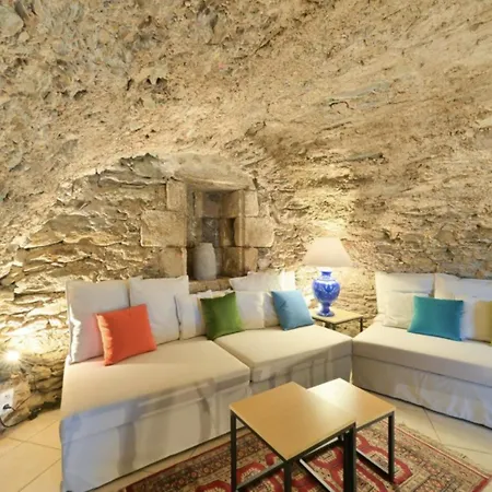 Дом отдыха Newly Renovated With Panoramic Landscape View Jacuzzi & Billiard Leynhac