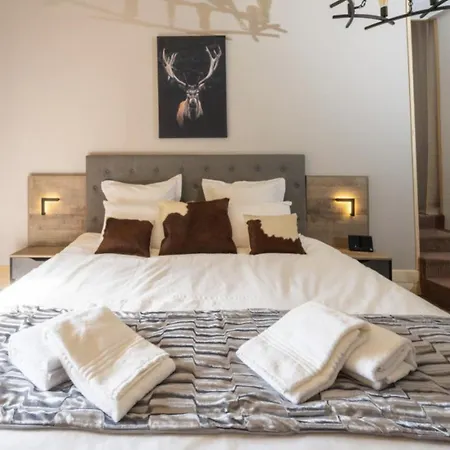 Newly Renovated With Panoramic Landscape View Jacuzzi & Billiard *