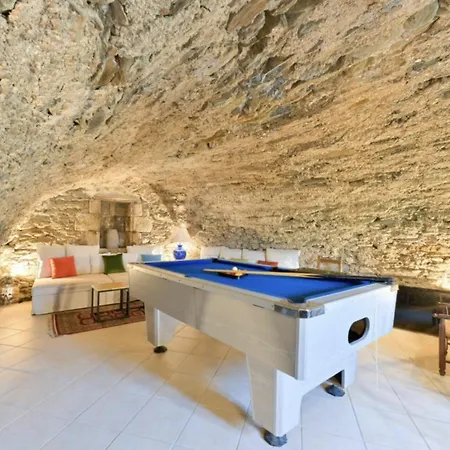 Дом отдыха Newly Renovated With Panoramic Landscape View Jacuzzi & Billiard *